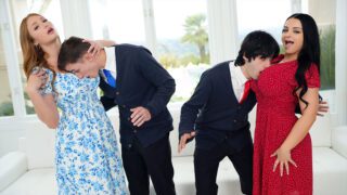 MomSwap – Swag & Swap – Skylar Snow, Payton Preslee